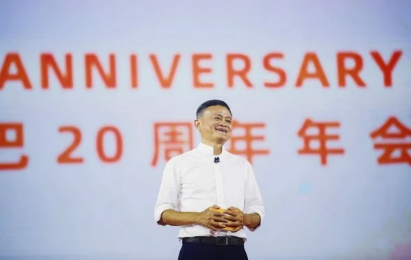 “Alibaba”nın rəhbəri şirkətdən getdiyi gün 80 min nəfərə konsert verdi - VİDEO