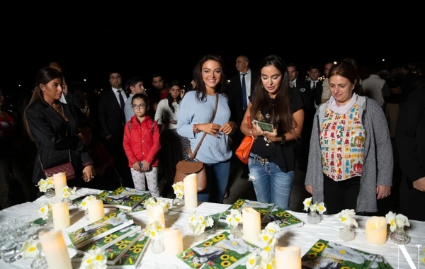 “Nargis” komandasının "Make the Earth Smile" resaykling sərgisinin rəsmi açılışı oldu - FOTO
