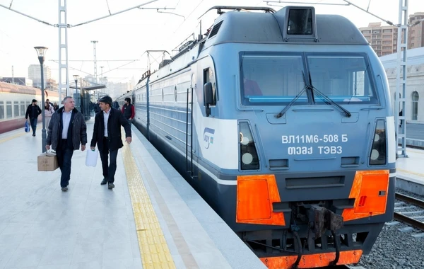 Bakı-Horadiz sərnişin qatarı 1 saat 10 dəqiqə ləngidi