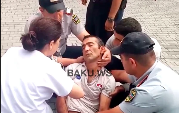 Bakıda polislər vətəndaşı ölümdən xilas etdilər - VİDEO