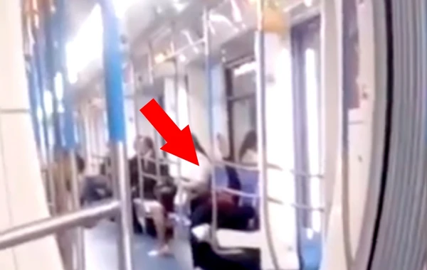 Bakı metrosunda gənclərin mədəniyyətsizliyi - VİDEO