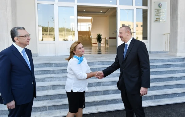Prezident İlham Əliyev 208 nömrəli məktəbdə yaradılan şəraitlə tanış olub - FOTO
