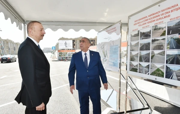 Prezident İlham Əliyev yenidən qurulan Aşıq Molla Cümə küçəsində - FOTO