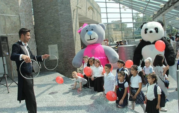 Bakı metrosundan sərnişinlərə sürpriz - FOTO