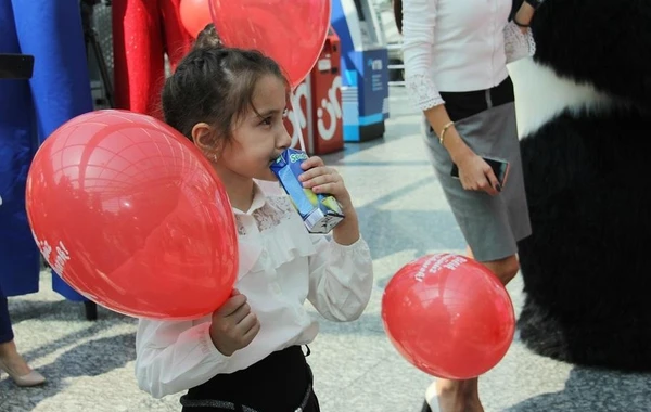Bakı metrosundan sərnişinlərə sürpriz - FOTO