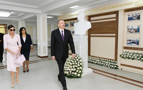 Prezident şagirdləri və valideynləri təbrik etdi
