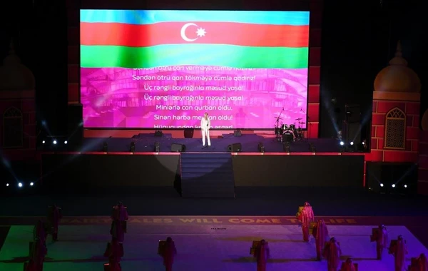 Ильхам и Мехрибан Алиевы на церемонии открытия чемпионата мира в Баку - ФОТО