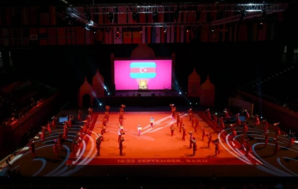 Ильхам и Мехрибан Алиевы на церемонии открытия чемпионата мира в Баку - ФОТО