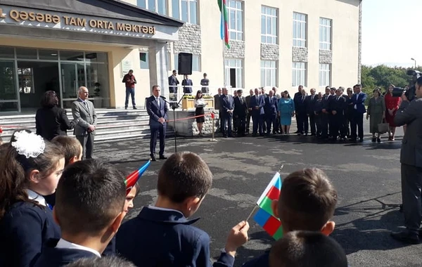 Təhsil naziri Basqal qəsəbəsində orta məktəbin açılışında - FOTO