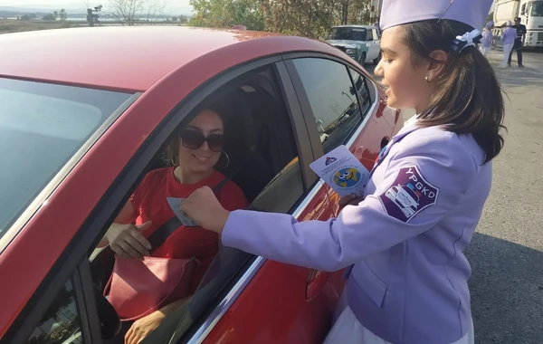 Sürücülər DYP postlarında uşaqlarla qarşılaşdılar - FOTO