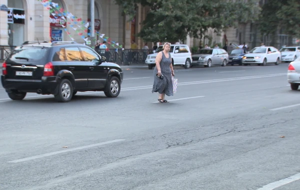 Bakıda yol polisindən qayda pozan piyadalara qarşı reyddən görüntülər - FOTO