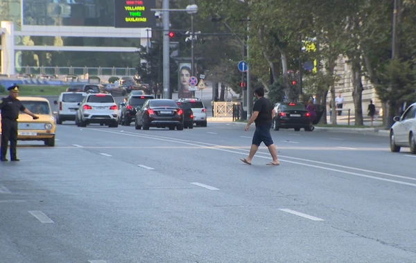 Bakıda yol polisindən qayda pozan piyadalara qarşı reyddən görüntülər - FOTO