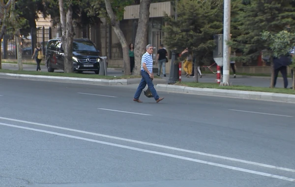 Bakıda yol polisindən qayda pozan piyadalara qarşı reyddən görüntülər - FOTO