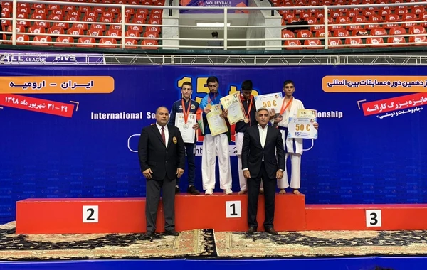 Azərbaycanlı karateçi ermənini məğlub edərək qızıl medal qazanıb - FOTO