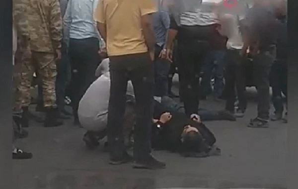 Azərbaycanda piyadaları maşın vurdu - birinin ayağı sındı, digəri komadadır - VİDEO
