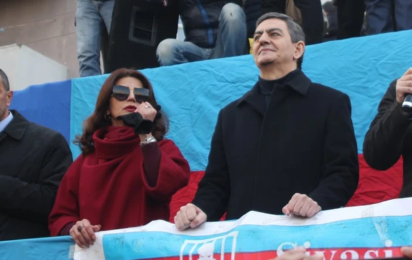 Zümrüd Yağmur AXCP-ni təhdid etdi: Əlimdəki faktları yaysam... - VİDEO