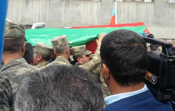 Şəhid əsgərimizin meyiti Azərbaycana qaytarıldı - FOTO