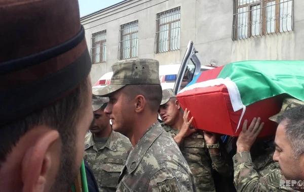 Şəhid əsgərimizin meyiti Azərbaycana qaytarıldı - FOTO