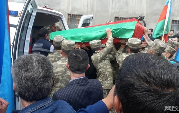 Şəhid əsgərimizin meyiti Azərbaycana qaytarıldı - FOTO