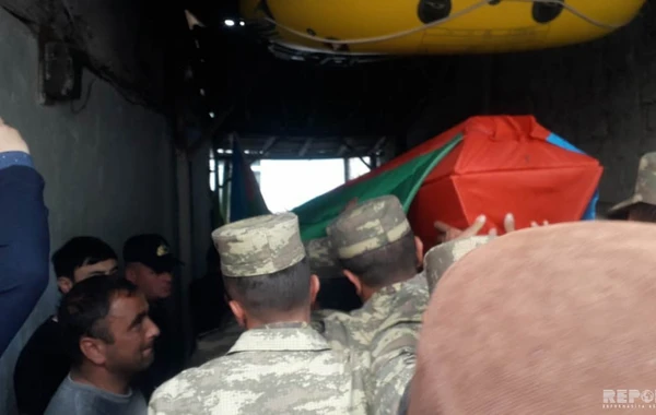 Şəhid əsgərimizin meyiti Azərbaycana qaytarıldı - FOTO