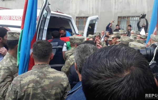 Şəhid əsgərimizin meyiti Azərbaycana qaytarıldı - FOTO