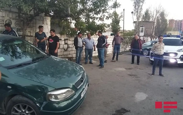 В Баку автомойщик сел за руль автомобиля клиента и насмерть задавил человека - ФОТО
