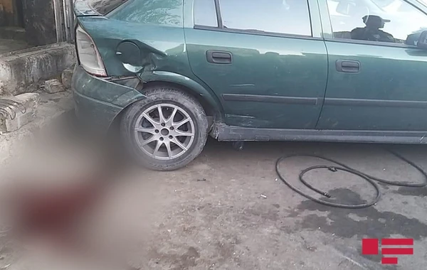 В Баку автомойщик сел за руль автомобиля клиента и насмерть задавил человека - ФОТО