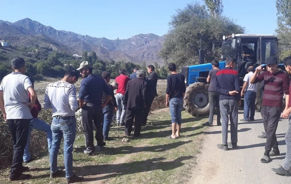 "NİVA" aşdı, sürücü xəsarət aldı - FOTO