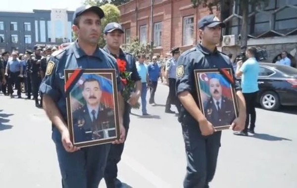 Жители Гянджи чтут память павших героями офицеров полиции - ВИДЕО