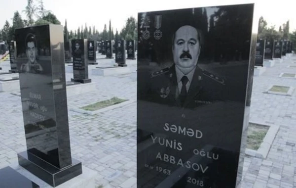Жители Гянджи чтут память павших героями офицеров полиции - ВИДЕО