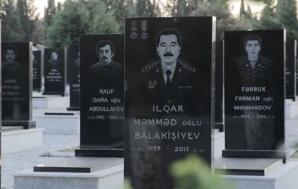 Жители Гянджи чтут память павших героями офицеров полиции - ВИДЕО