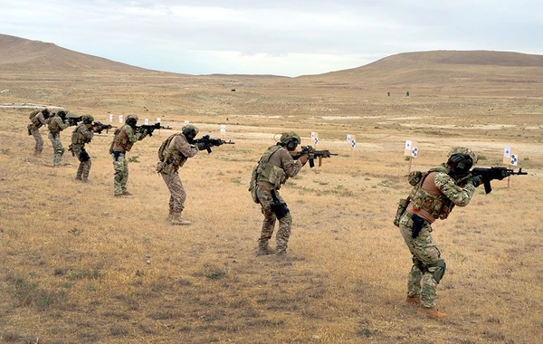 Xüsusi təyinatlılar atəş təlimində - VİDEO