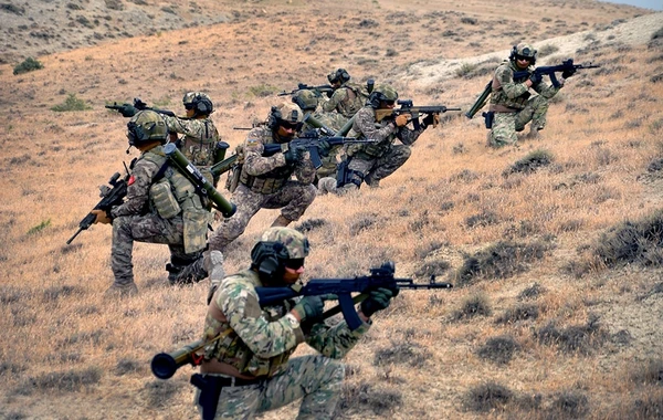 Xüsusi təyinatlılar atəş təlimində - VİDEO