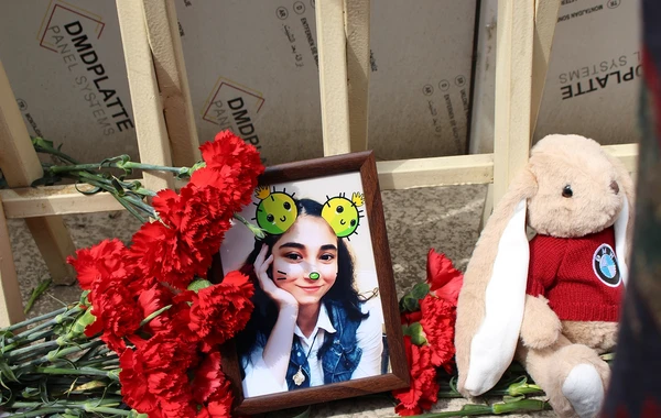 “Elə bildim gödəkçə düşdü, sonra gördüm ki, Elinadır”