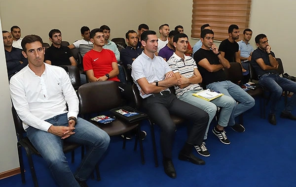 FİFA və UEFA nümayəndələri danışılmış oyunlarla bağlı görüş keçirib - FOTO