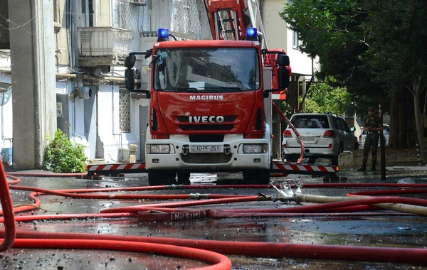 Bakıda çoxmərtəbəli yaşayış binasında yanğın