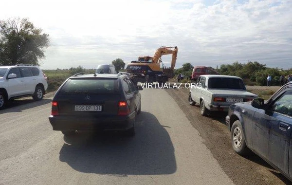 Azərbaycanda fəhlələri daşıyan avtobus aşdı - FOTO