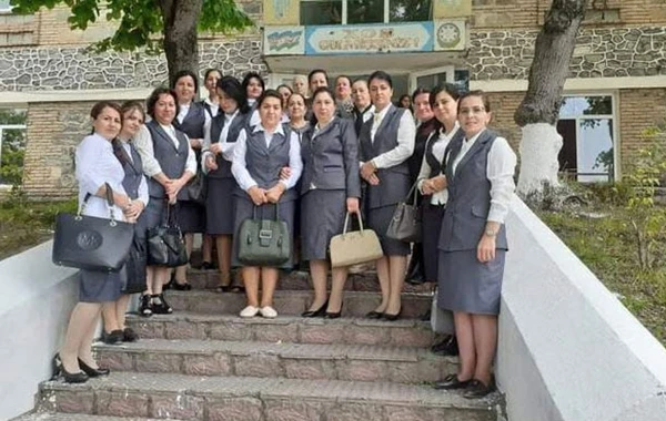 Kənd məktəbinin müəllimləri vahid geyim formasında