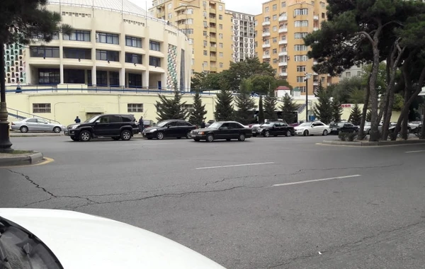 Bakıda daha bir qəribə yol nişanı - FOTO