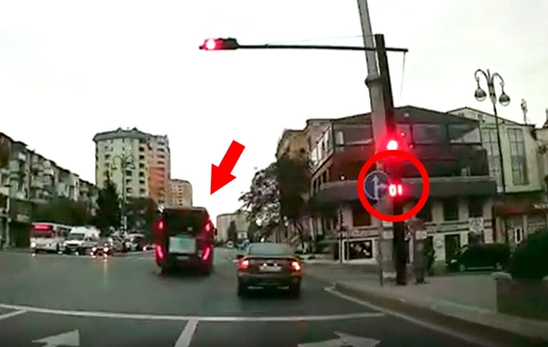 "BakuBus" avtobusu yolu qırmızı işıqda keçdi - ANBAAN VİDEO