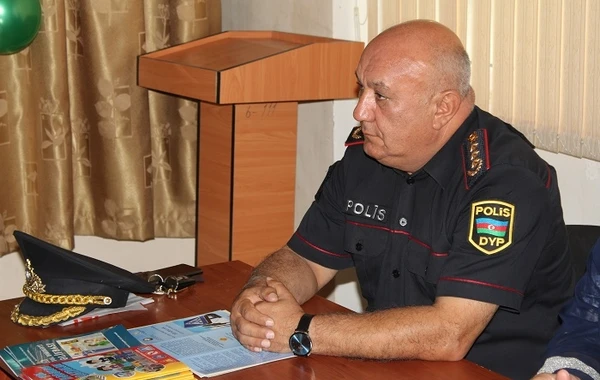 Сотрудники дорожной полиции раздали учащимся подарки - ФОТО