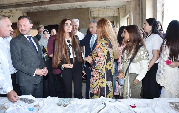 Leyla Əliyeva “Açılan divar” layihəsinin təqdimatında - FOTO