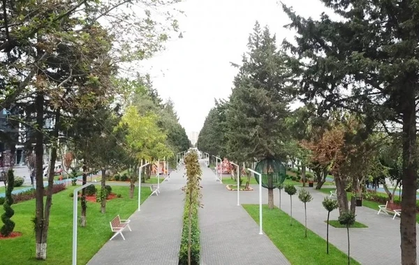 Президент и Первая леди на открытии парка на проспекте Ататюрка - ФОТО