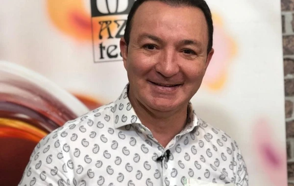Vasif cırıq şalvar geyinənləri ələ saldı