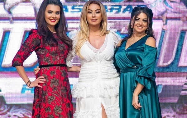 Roza Zərgərlinın iddialı geyimi - Ağ tor libas... - FOTO