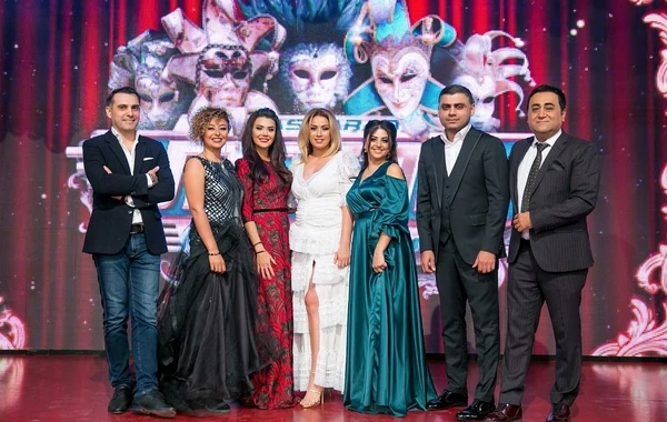 Roza Zərgərlinın iddialı geyimi - Ağ tor libas... - FOTO