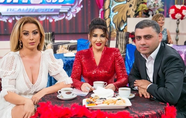Roza Zərgərlinın iddialı geyimi - Ağ tor libas... - FOTO
