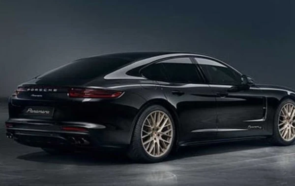 Porsche Panamera получила "золотую" версию в честь своего 10-летия - ФОТО