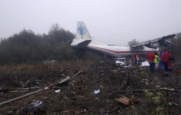 В Украине при аварийной посадке самолета погибли 5 человек - ВИДЕО