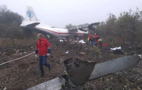 В Украине при аварийной посадке самолета погибли 5 человек - ВИДЕО